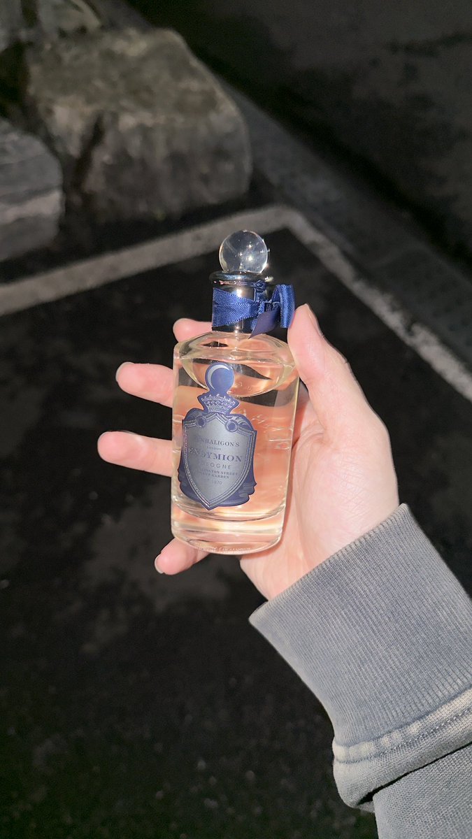 chenleveerse's tweet photo. 260621 | CHENLE BBL UPDATE

“i got a perfume as a gift, so maybe i should finally try wearing perfume.” 
“📸
“looks like i’ve become a man who owns perfume now.”

#천러 #チョンロ #钟辰乐 #辰乐 #CHENLE https://t.co/1JGYs8wZTs