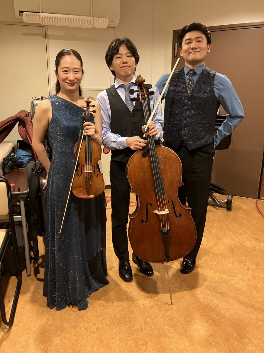 AoiTrio's tweet photo. 【CMG Finale】
サントリーホール室内楽アカデミー生の皆様と、
マルティヌーのピアノ三重奏と弦楽オーケストラのための協奏曲 H. 232
をご一緒しました！！
若くて素晴らしい皆さまから、たくさんのエネルギーを頂き、みんなでとても楽しく演奏させていただきました😆
本当にありがとうございました！ https://t.co/4PkkGyvQje