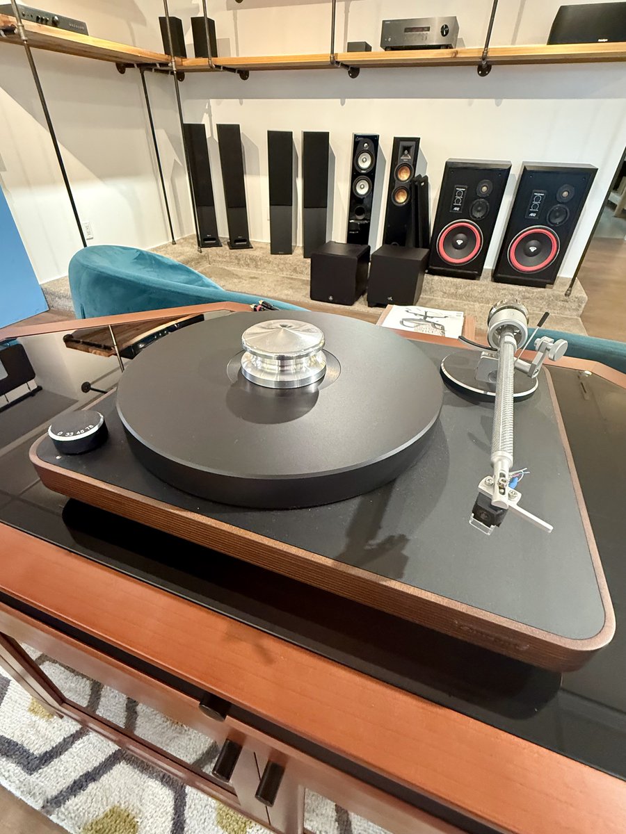 audio_connexion's tweet photo. Clearaudio Concept Series Turntable - Walnut Trade-In

Fully inspected &amp; tested - Satisfy Carbon tonearm, Gold Note Vasari Gold cartridge (under 20 hours use), Clearaudio dustcover, Harmon-icer platter mat, IsoAcoustics Gaia III feet &amp; record weight.

https://t.co/LdCEv3W9HJ https://t.co/qOlOgfBzFa