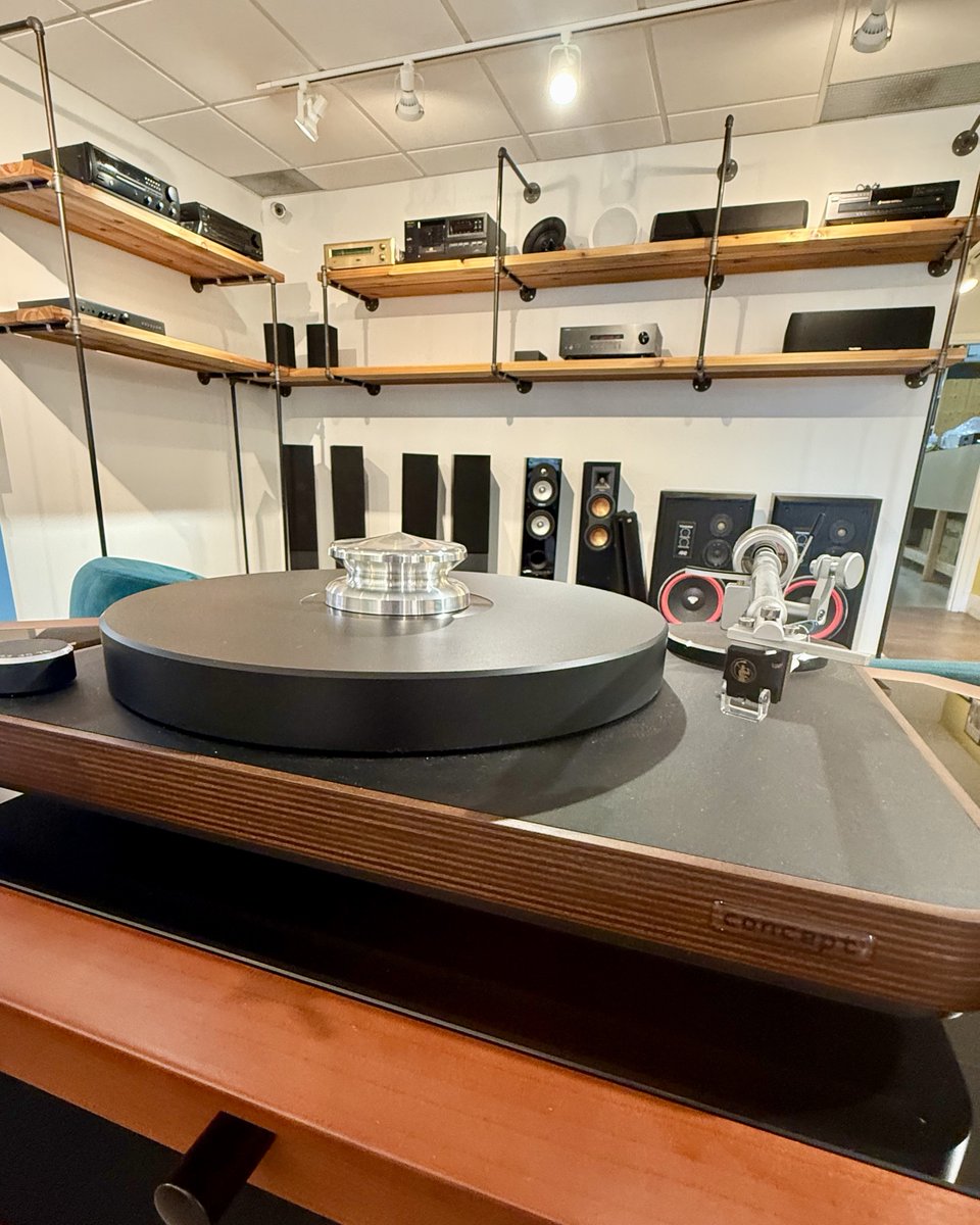 audio_connexion's tweet photo. Clearaudio Concept Series Turntable - Walnut Trade-In

Fully inspected &amp; tested - Satisfy Carbon tonearm, Gold Note Vasari Gold cartridge (under 20 hours use), Clearaudio dustcover, Harmon-icer platter mat, IsoAcoustics Gaia III feet &amp; record weight.

https://t.co/LdCEv3W9HJ https://t.co/qOlOgfBzFa