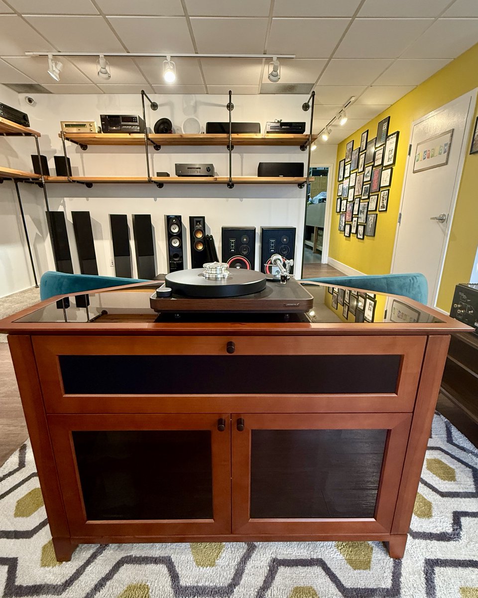 audio_connexion's tweet photo. Clearaudio Concept Series Turntable - Walnut Trade-In

Fully inspected &amp; tested - Satisfy Carbon tonearm, Gold Note Vasari Gold cartridge (under 20 hours use), Clearaudio dustcover, Harmon-icer platter mat, IsoAcoustics Gaia III feet &amp; record weight.

https://t.co/LdCEv3W9HJ https://t.co/qOlOgfBzFa
