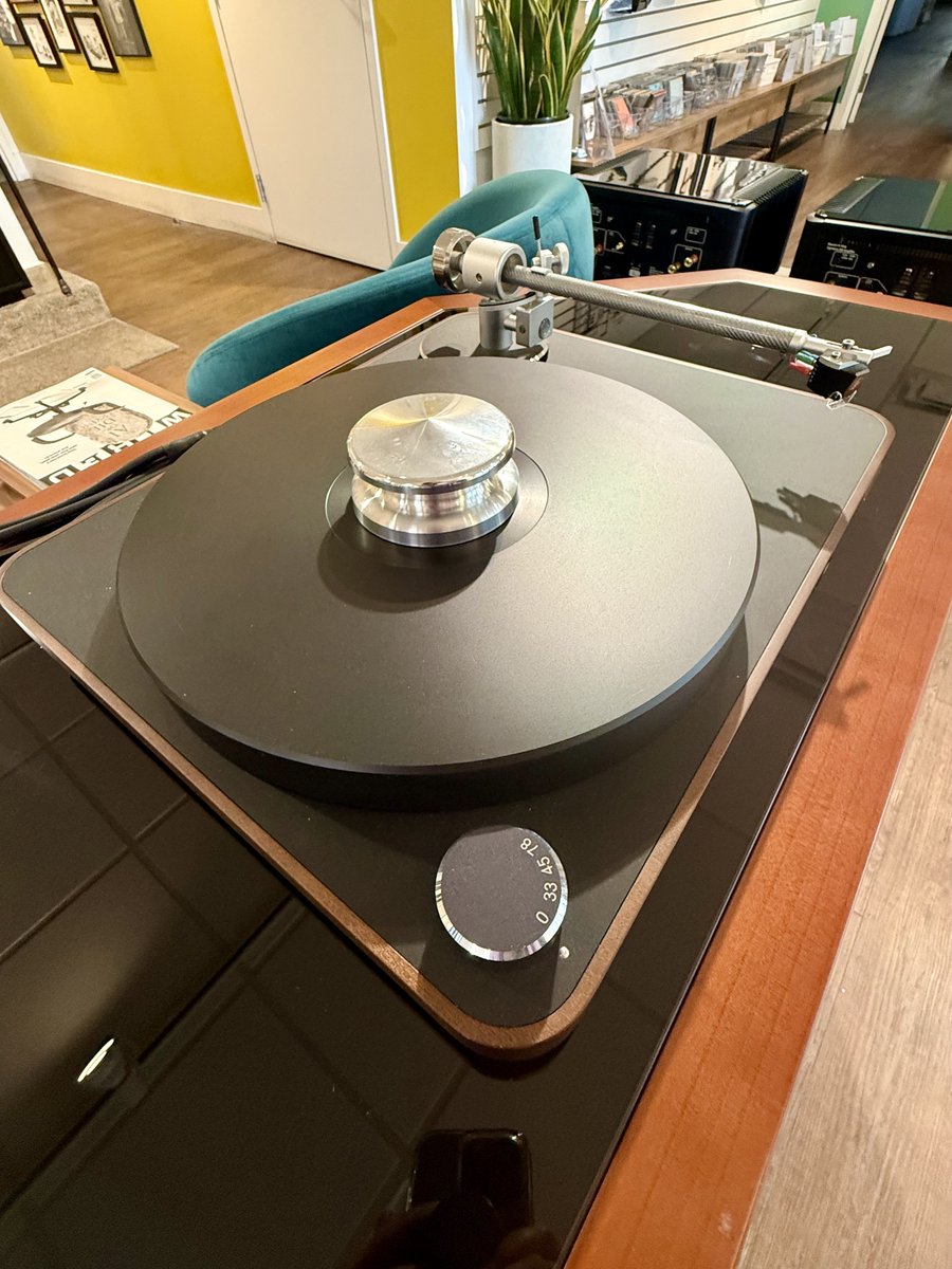 audio_connexion's tweet photo. Clearaudio Concept Series Turntable - Walnut Trade-In

Fully inspected &amp; tested - Satisfy Carbon tonearm, Gold Note Vasari Gold cartridge (under 20 hours use), Clearaudio dustcover, Harmon-icer platter mat, IsoAcoustics Gaia III feet &amp; record weight.

https://t.co/LdCEv3W9HJ https://t.co/qOlOgfBzFa