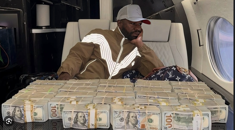 RogueHearn's tweet photo. "Mo Money" to "No Money" Mayweather.
When you flash it and don't stash it. https://t.co/ja5Ejop5VR