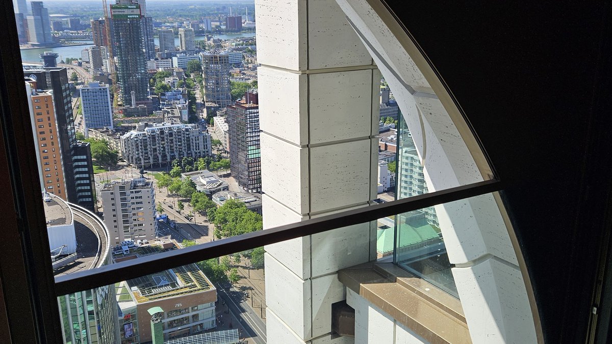 Hansvanputten01's tweet photo. Posttoren van binnen met uitzicht op de stad rondom je is echt gaaf. Uitzicht nu ook op het terras aan de Leuvekolk naast Blaak 333. https://t.co/MXFVVDtqjV