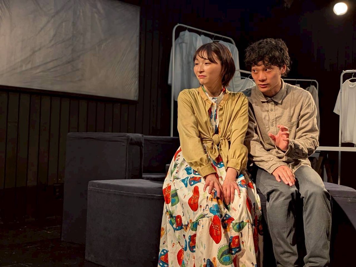 manae_hara34's tweet photo. 「PLAY THE GAME」
4日目終演しました‼️

お足元の悪い中ご来場いただき、
誠にありがとうございました😭🐸✨

お客様から色んなご感想をいただけるのが嬉しくて、改めて舞台はお客様がいて下さって初めて完成するものだなと感じる日々です。

そして明日はあっという間に千穐楽‼️

まだ若干お席ございます！
最後まで全力でお届けします🎮🔥