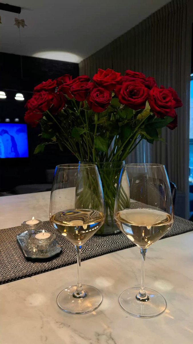 shiluvankuna's tweet photo. Weekends are made for quality time with your partner. 🥺❤️✨ https://t.co/luCEvspF0E