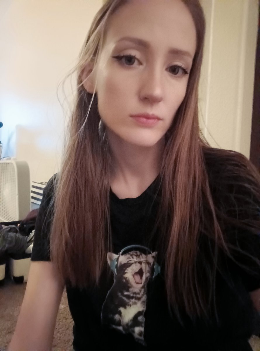 lentil0626's tweet photo. Fuckass phone camera but my cute shirt is me singing 90s alt rock https://t.co/kf8v1hMTcs