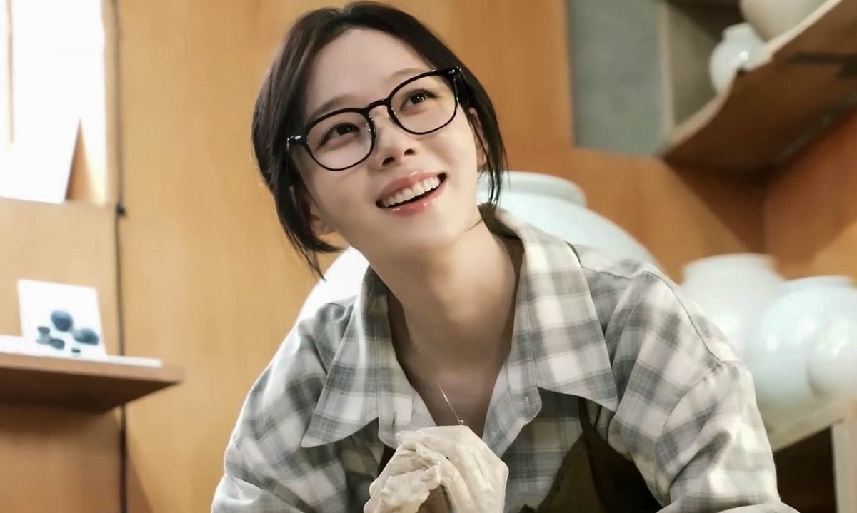 yureenago's tweet photo. SHE CAME BACK SHE CAME BACK while doing the most lesbian hobby too!!! ilysm flannel kmj https://t.co/n26GdRzTWC