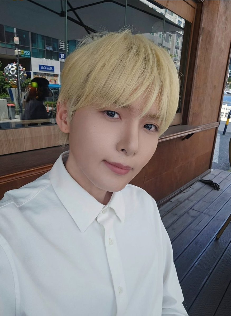 kbgmedia's tweet photo. Happy birthday to #RYEOWOOK from #SUPERJUNIOR https://t.co/lFHkTWgMhv
