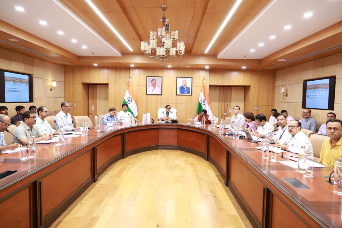 CMOfficeAssam's tweet photo. Assam is steadily advancing towards a stronger, more accessible and world-class healthcare ecosystem.

HCM Dr. @himantabiswa today reviewed the progress of Medical College & Hospital projects across the State.

✅ Assessed progress of 11 ongoing and 4 upcoming MC&Hs
✅ Directed timely completion through close monitoring and coordinated execution
✅ Emphasised regular supervision by DME and site visits by Principals and faculty members
✅ Called for green and sustainable campuses with plantation initiatives in coordination with the Forest Department
✅ Reviewed the role of PMCs and progress of https://t.co/HVYVOtPKbg. Nursing and GNM institutions