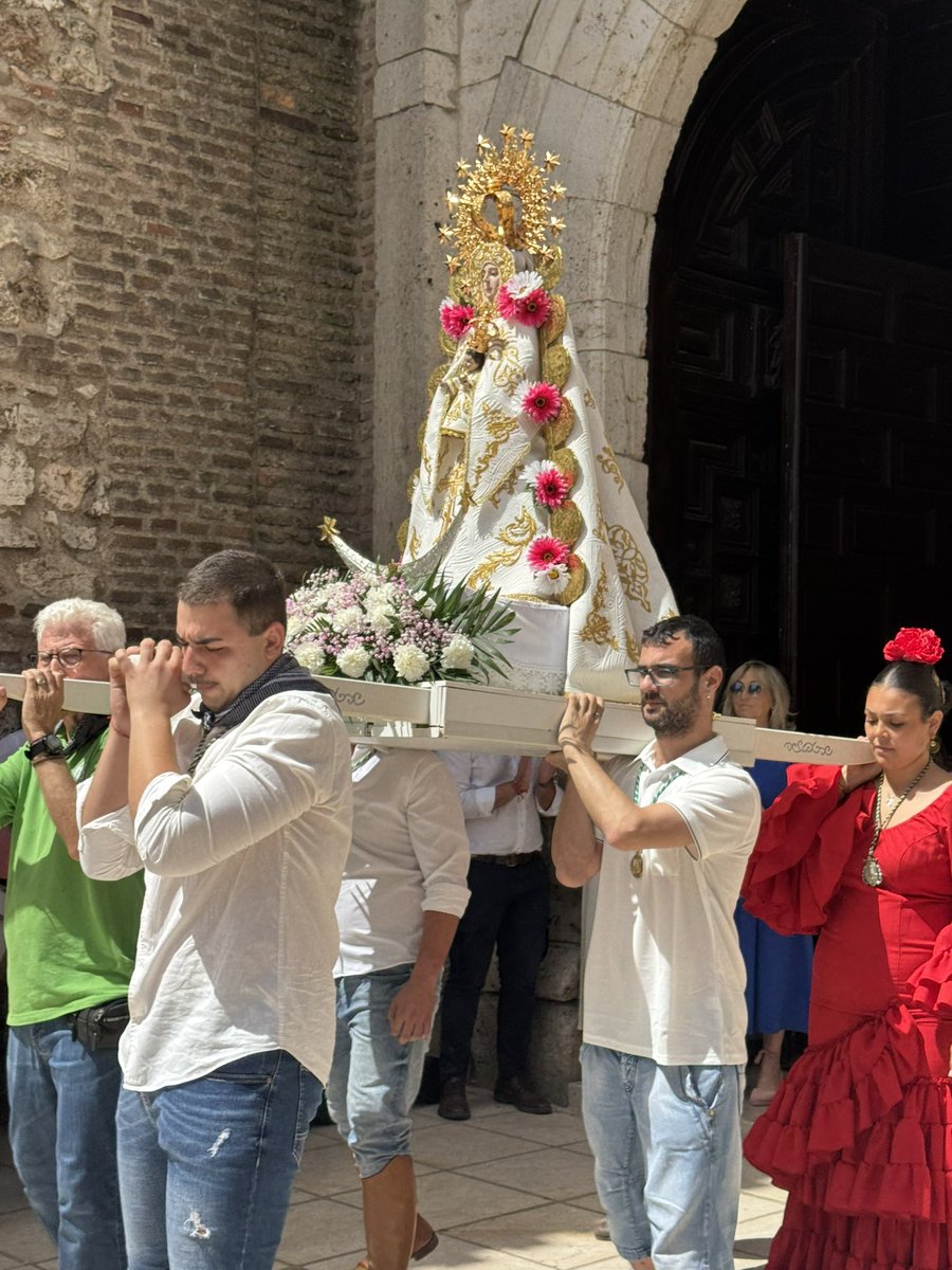 PSOEArganda's tweet photo. 😊 Siempre es un placer acompañar a las amigas y amigos de la Casa de Andalucía.

Hoy hemos podido disfrutar juntos de su tradicional romería del Rocío 💚🤍💚 https://t.co/fgeDCEK0JZ