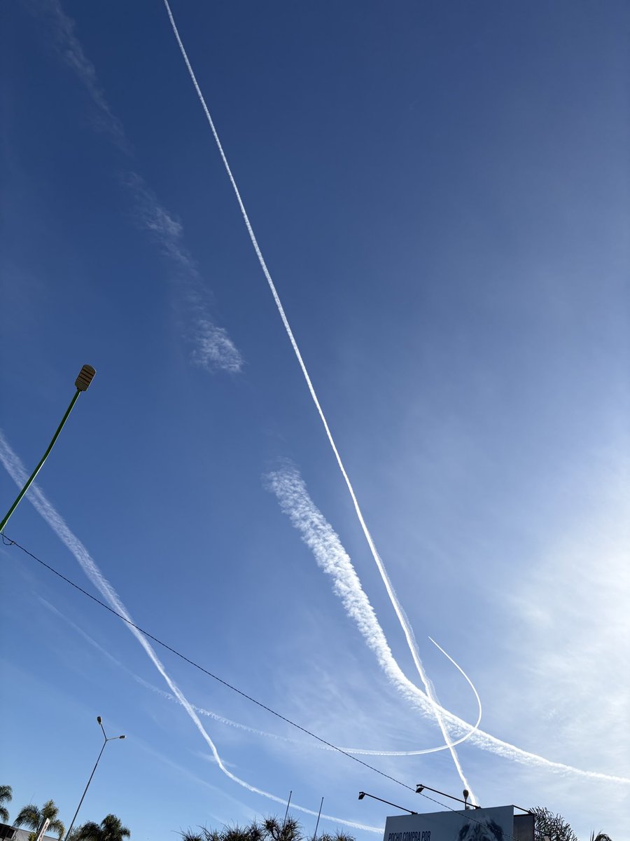 Juli_Perruchoud's tweet photo. @SpottersArg que pasa en el cielo de Gualeguaychú ??? https://t.co/wdFlMOkbF3