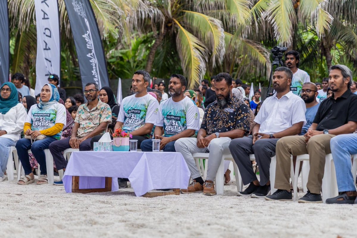SamDevith's tweet photo. Minister of Youth Empowerment, Sports and Fitness, Abdulla Rafiu, attended the closing ceremony of the Sea Sports Dhivehi Surf League Eleyi's 2026 held in Fuvahmulah.

The competition, held from 17–20 June 2026, brought together 80 surfers from islands across the Maldives, showcasing talent, sportsmanship, and the growing strength of surfing in the country.
@AbdhullahRafiu 
@MoYSF_mv 
@fvmsurfing