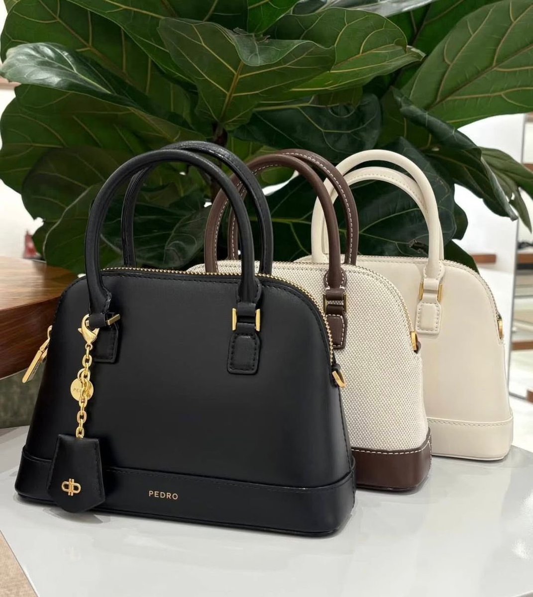 claracrocs's tweet photo. What are you buying from us this evening???

We have nice stuff for you and yours ooo https://t.co/RrUEu8aZEt
