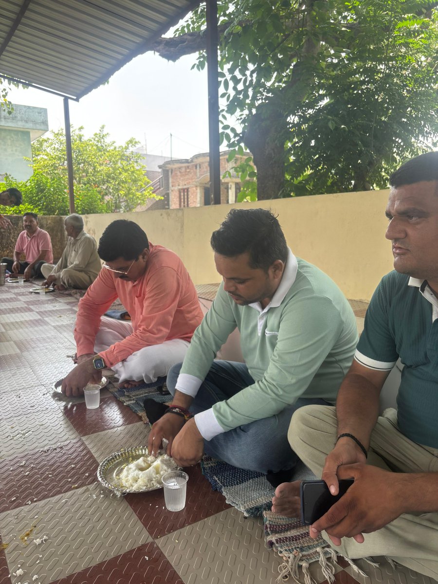 bjpkuldeepkumar's tweet photo. आज जीतगढ़ में खेड़े के जागरण में सम्मिलित होकर प्रसाद ग्रहण करने का सौभाग्य प्राप्त हुआ।

इस अवसर पर स्थानीय नागरिकों से आत्मीय भेंट एवं संवाद हुआ तथा क्षेत्र के विकास, संगठन और समसामयिक राजनीतिक विषयों पर सार्थक चर्चा की। https://t.co/XalIgqgR3R