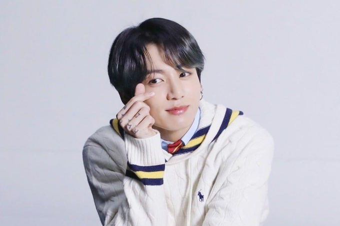 _Kpop_Stats_'s tweet photo. “Still With You” by #JungKook re-enters The Daily Top Songs South Korea Chart at #185 with 11.932 streams. https://t.co/vXLcFUQ7Cb