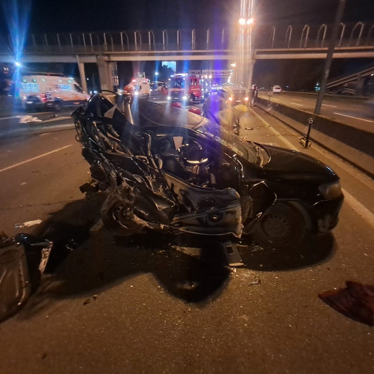 clarincom's tweet photo. MURIÓ UNA NENA DE 2 AÑOS EN UN CHOQUE EN PANAMERICANA

Otras tres personas resultaron heridas en la colisión ocurrida entre dos autos a la altura de la ruta 197, en General Pacheco. El Volkswagen Gol en el que viajaba la familia sufrió un desperfecto mecánico y quedó detenido en un carril rápido con las balizas encendidas. Luego fue embestido por un Renault Captur conducido por un hombre de 49 años.

La madre de la niña sufrió una fractura de pelvis y fue hospitalizada. Los conductores de ambos vehículos también fueron trasladados a centros de salud. El conductor del Renault quedó aprehendido y será indagado por homicidio culposo. Además, el accidente provocó un corte total de tránsito hacia la Ciudad de Buenos Aires.

Dónde ocurrió: https://t.co/ev7XUOB560

(+) en Clarín: https://t.co/F7IMKta6sm