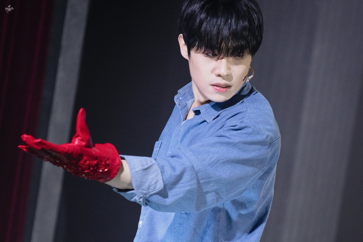 Peach__Pic__'s tweet photo. 260620 아웃캐스트 스페셜 커튼콜
[뜯어낸 신탁]
알렉산드로스 役 이승준 배우님 https://t.co/F89g65zIsa