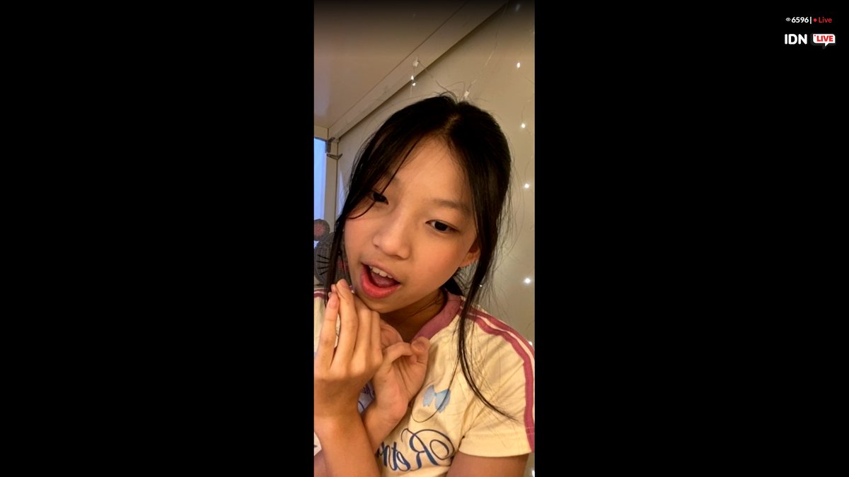 krab_dzulfikar's tweet photo. Terima kasih banyak Maxine buat live IDNnya hari ini, wow kamu semangat + lucu bgt ya belajar chantnya, semangat ya Maxine belajar chantnya (aku juga masih remed chantnya)😁,selamat beristirahat sama jangan lupa selalu jaga kesehatan ya Maxine❤️💗🤍💖🥰🤗 #trustinFaye #MaxLive https://t.co/mB5Q1v7pMm