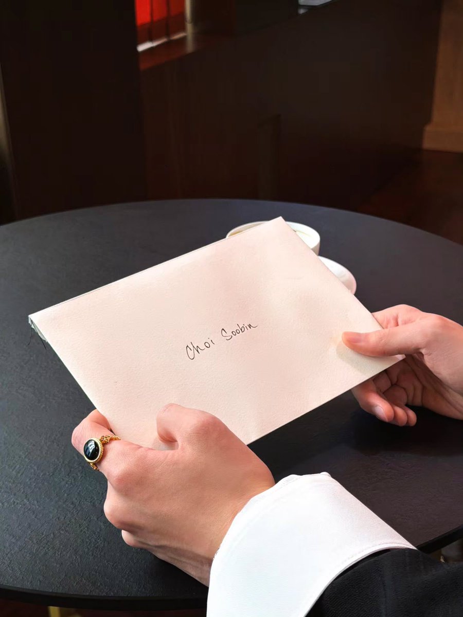 translatingTXT's tweet photo. [260620] #soobin (@.page.soobin) instagram

“ready for @.dolcegabbana🪞

#DolceGabbana #DGSS27” https://t.co/nn98tkXuln
