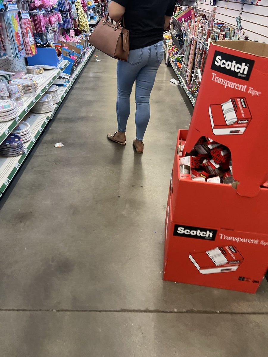 MarioVI2233's tweet photo. #candid #creepshot #candidass https://t.co/85eYmtwAZU