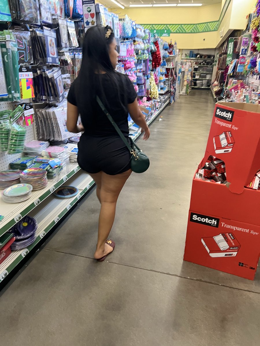 MarioVI2233's tweet photo. #candid #creepshot #candidass https://t.co/LPP2c66aNM