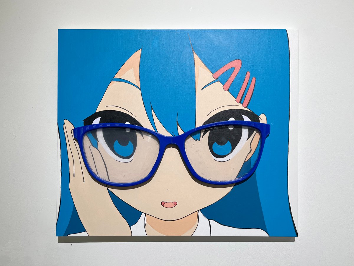 hamuzou's tweet photo. 「マルチレベル・インターセクション vol.2」を下北沢のDDD ART凪で見た。仮想空間と現実の都市空間を往還しつつ、その狭間に顕現する表象を操る五人の作家の展覧会。写真はたかくらかずき、ももえ、斉木駿介の作品、会場風景（天吊り:彌永ゆり子/中央の絵:波多野小桃）。逸品揃い。好企画。6/24まで。 https://t.co/AMY0KcNrnQ