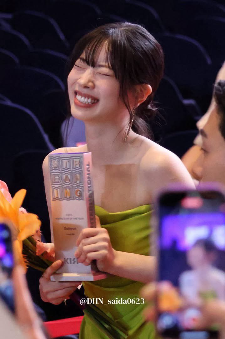 TheInwZa556's tweet photo. ดูรอยยิ้มนี่ซิ 🥺🫳 รอยยิ้มนักแสดงสาวสุดสวยสุดเก่ง คิม ดาฮยอน แห่ง ทไวซ์ เจ้าดุ๊บผู้น่ารักน่าภูมิใจของชาววันซ์ เห็นน้องมีความสุขเราก็มีความสุขตาม 🤍🤍🤍 https://t.co/kF6NFeL1jC
