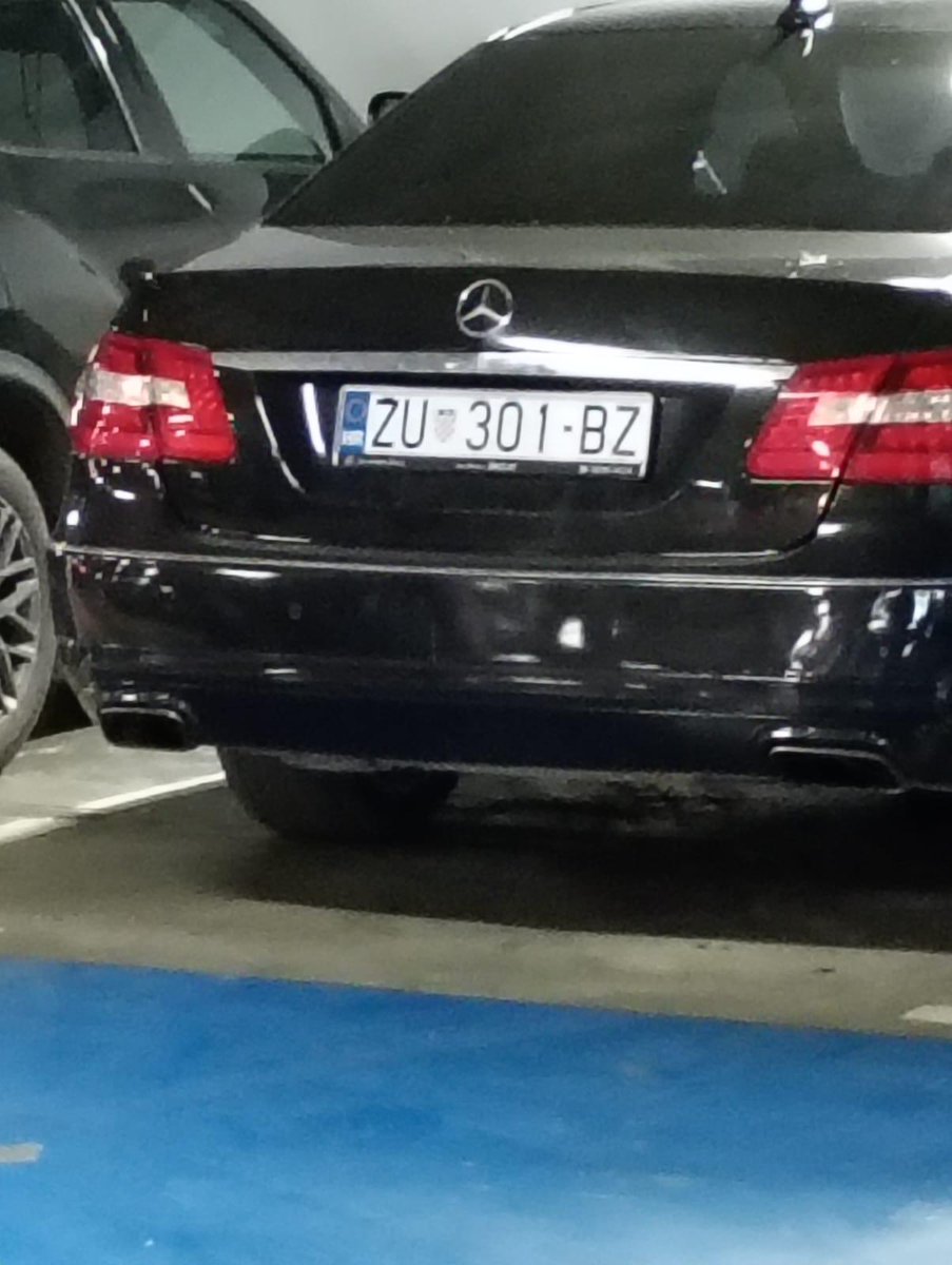 darkobojic910's tweet photo. Danas je nekakav blokaderski skup u Novom Sadu. 
U tom gradu je primetan veliki broj automobila sa ustaskim registracijama. 
Mene ovo uopste ne iznenadjuje, a vas? https://t.co/vKpZFGkZF8