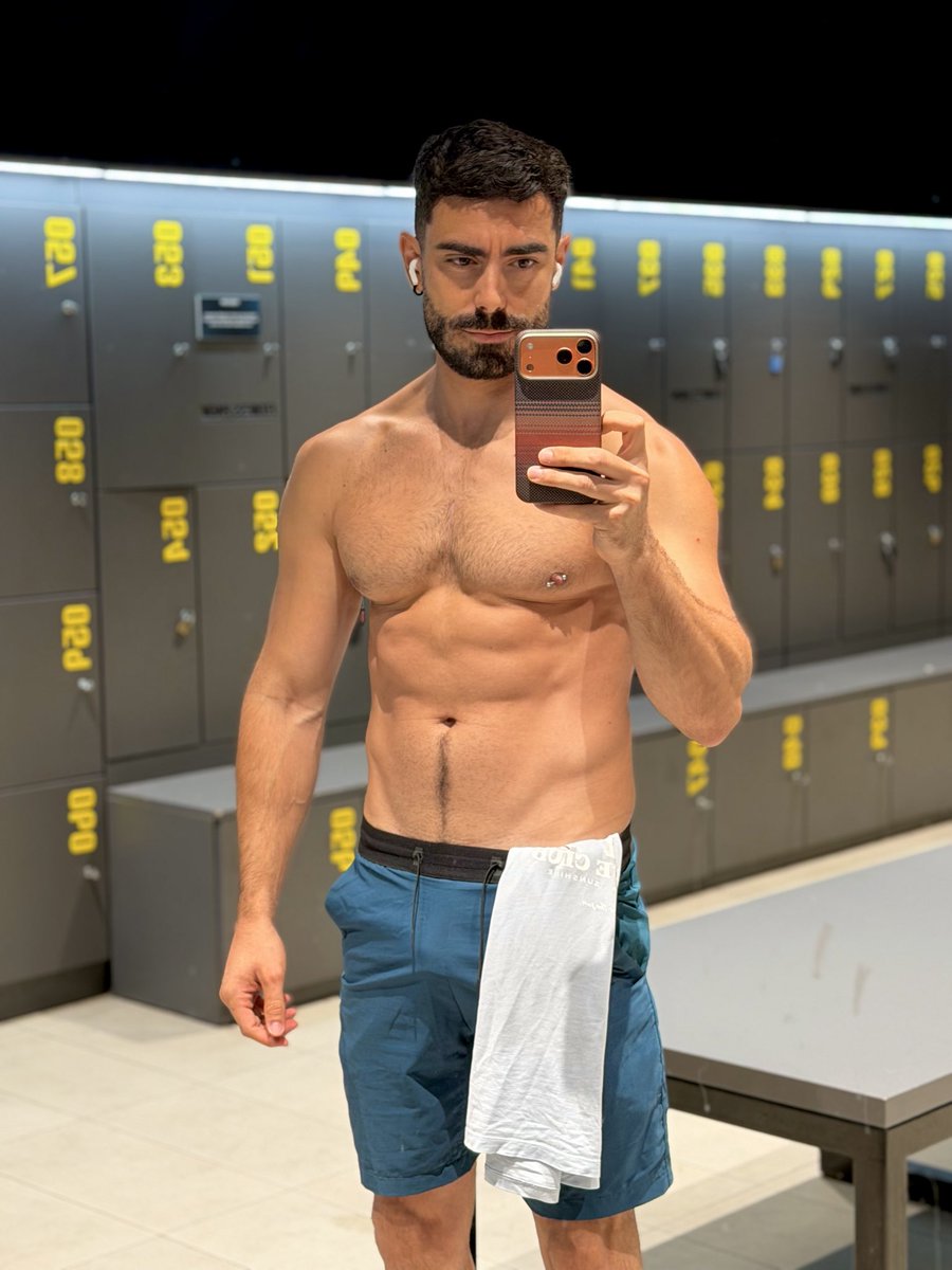 fisiondude's tweet photo. Come to Master 
.
#FinDom https://t.co/qBkN2AgTz7