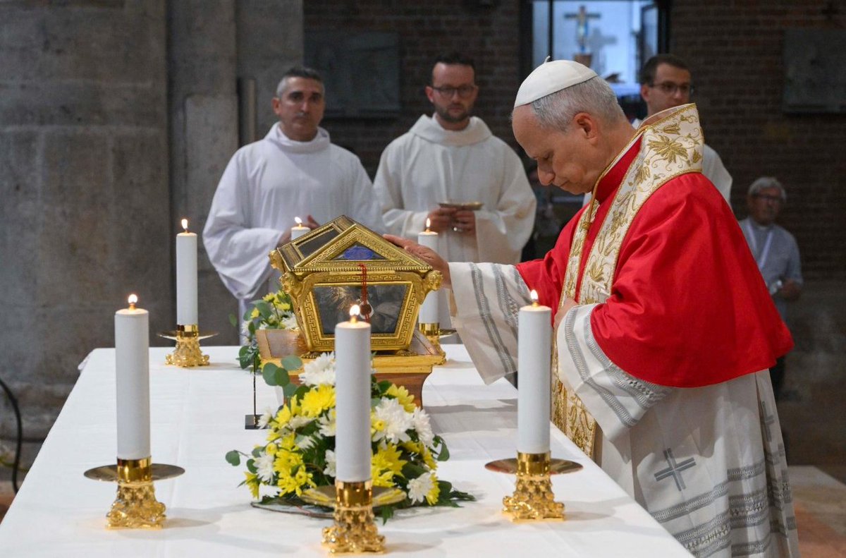 vaticannews_fr's tweet photo. 🇮🇹✝️ «Nous devons apprendre à être des communautés chrétiennes centrées sur l’essentiel», a affirmé le Pape ce samedi 20 juin, dans son homélie lors de la liturgie de la Parole en la basilique Saint-Pierre-au-Ciel-d’Or, à #Pavie. 
https://t.co/F01MpxJznh https://t.co/dpWZhe9tav