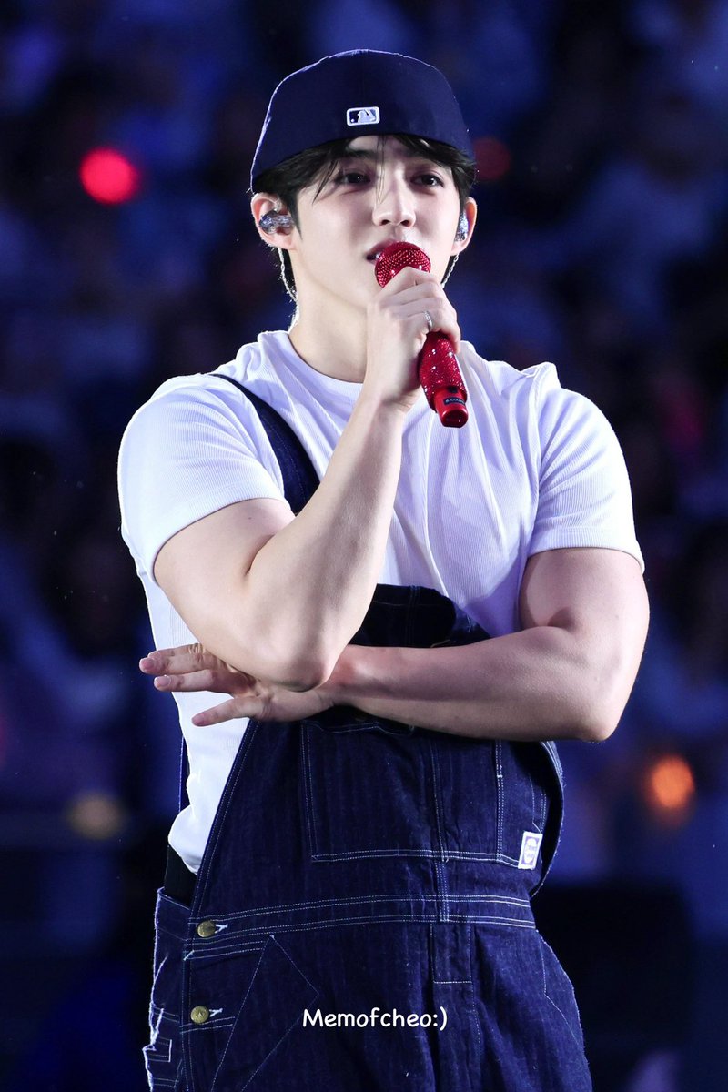 Memofcheol's tweet photo. 260620 10th CARATLAND 

💪🏻

#SCOUPS #에스쿱스 #エスクプス 
#승철 #최승철 
#세븐틴 #SEVENTEEN
#CARATLAND https://t.co/zfT3VPvlWb