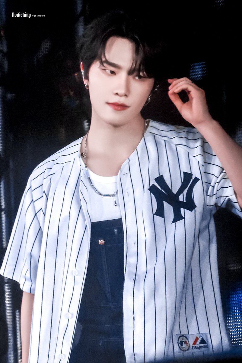 Nodiching's tweet photo. 260620 CARATLAND DAY1

^_   ̫  _ ̥`

#디노 #DINO #이찬 #ディノ
#세븐틴 #SEVENTEEN
@pledis_17 https://t.co/rxKumRAC8C