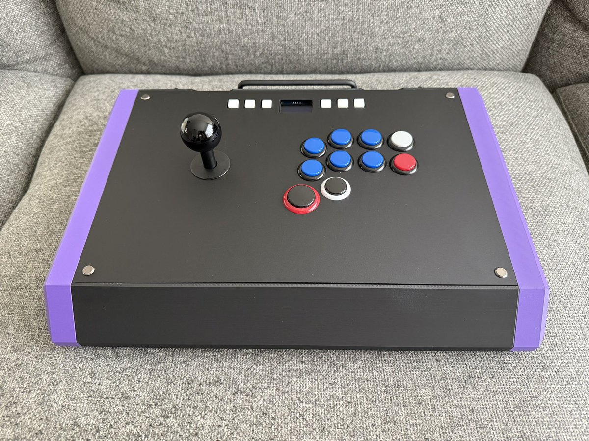 aRc2002_sf's tweet photo. Going back to stick for fun 😼
Case: @Mavercade Mavrix 16 S3 24mm
Lever: JLX 2 w/ JL-SRB kit, LS-33 spring, &amp; default square gate
Button: Sanwa screw ins SW-68-CAU
Lever and buttons from @ArcadeShock https://t.co/YTfsXKzNc7