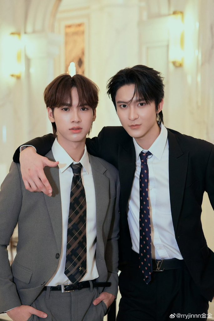 ryupat4ever's tweet photo. มองคนอื่น           VS             มองเธอ 

รักเค้ามากเลยดิยูโรลูก

#20ListsTheSeries 
#ลิสต์นี้มียูTheSeries
#ryujinpatji #ริวจินแพทจิน https://t.co/HYxnzVR90u