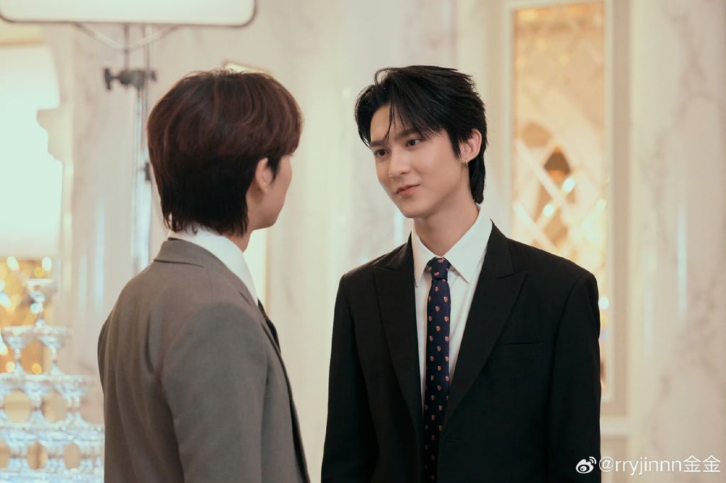 ryupat4ever's tweet photo. มองคนอื่น           VS             มองเธอ 

รักเค้ามากเลยดิยูโรลูก

#20ListsTheSeries 
#ลิสต์นี้มียูTheSeries
#ryujinpatji #ริวจินแพทจิน https://t.co/HYxnzVR90u