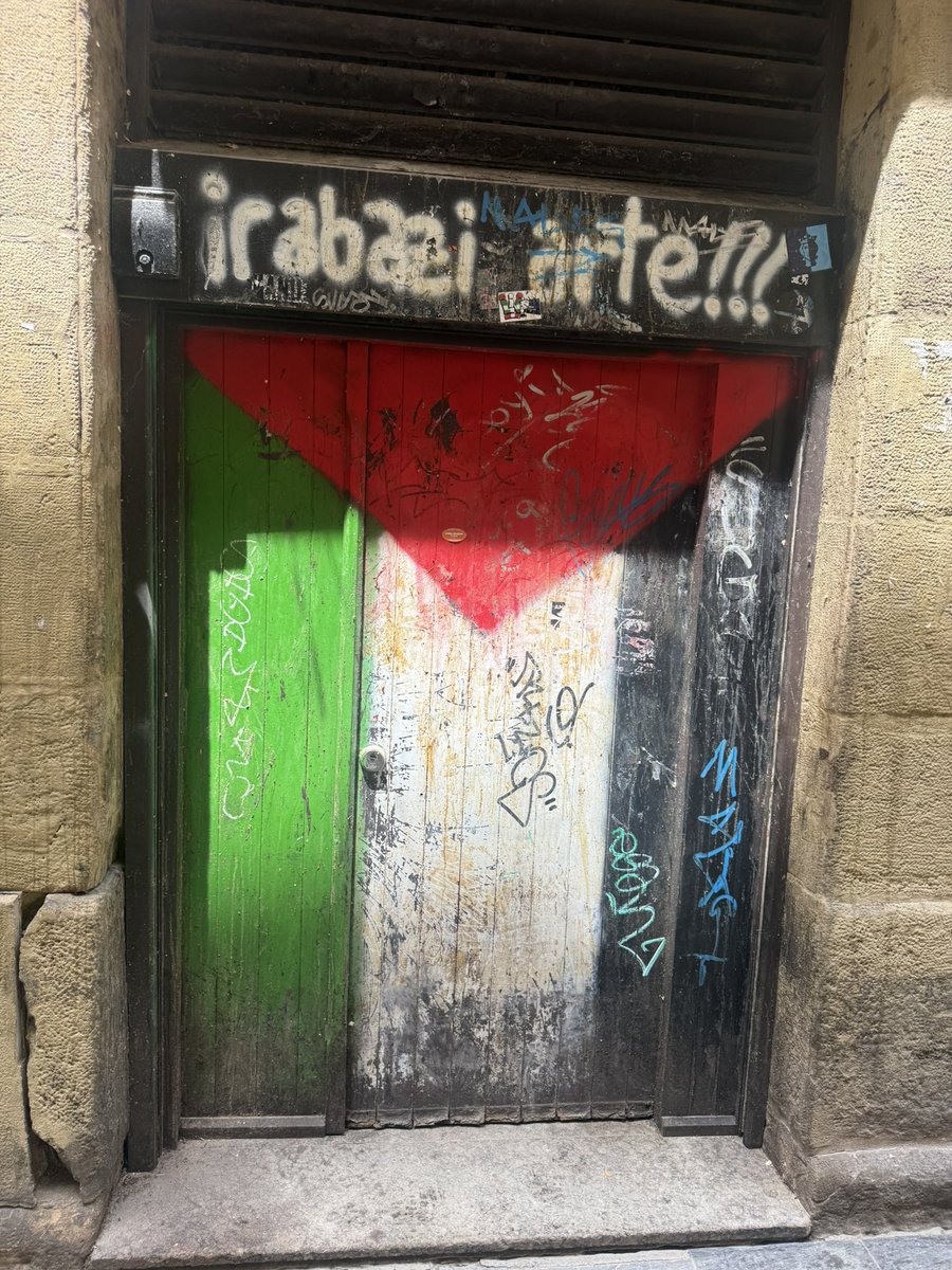 dlLambo's tweet photo. On every single street in San Sebastián are Palestine flags.

A thriving city, full of tourists, unafraid to demonstrate solidarity &amp; humanity.

Meanwhile in Dublin City centre you struggle to see any despite huge public support...with US flags aplenty.

We need many more 🇵🇸 https://t.co/CIu7XphxIA