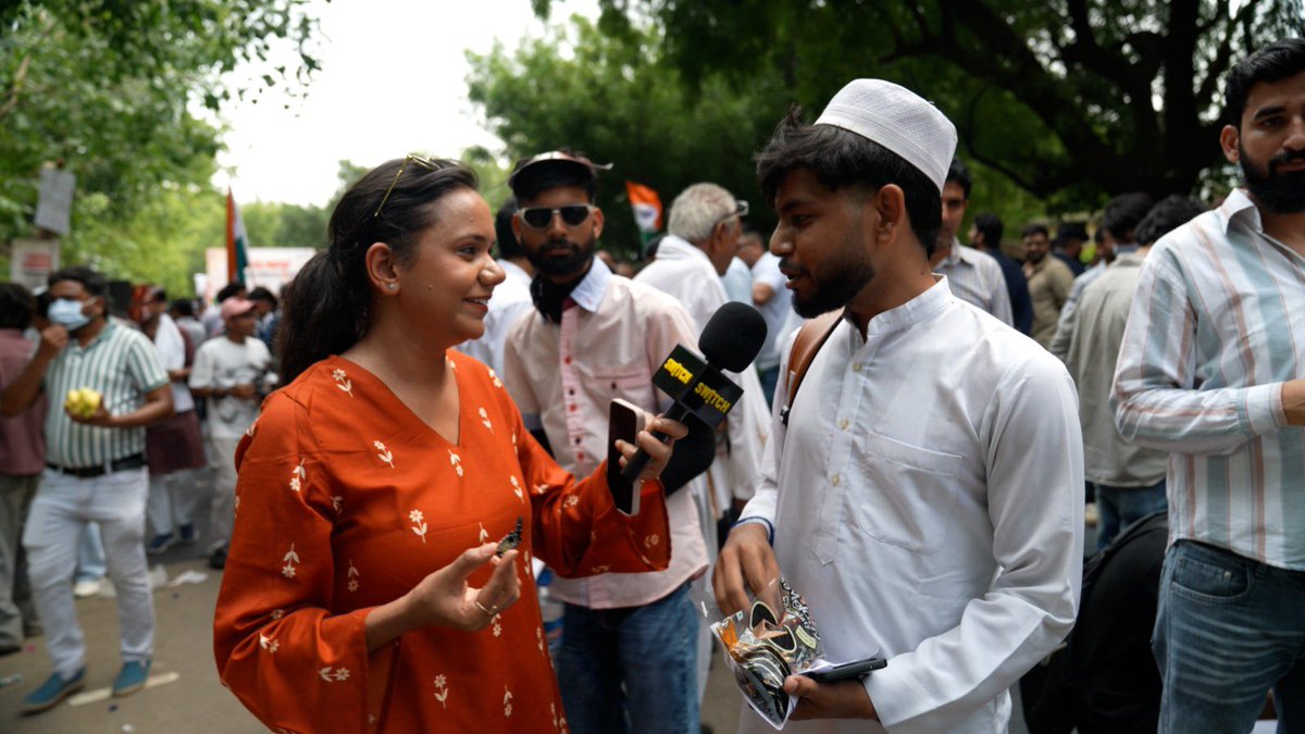 garimaasinghh01's tweet photo. Some glimpses from today’s #CockroachJantaParty protest. A peaceful, colourful gathering this time with noticeably better management proper stage setup and basic facilities like drinking water were in place. Clear signs of learning from past shortcomings. https://t.co/A1C105SSsU