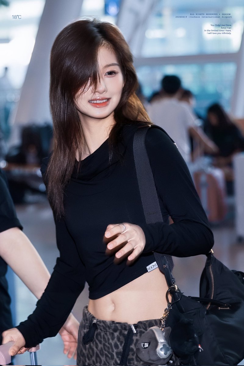 fofo126225's tweet photo. 260619 ICN

By Shadow

#설윤 #SULLYOON 
#엔믹스 #NMIXX https://t.co/FgzALo2cIi
