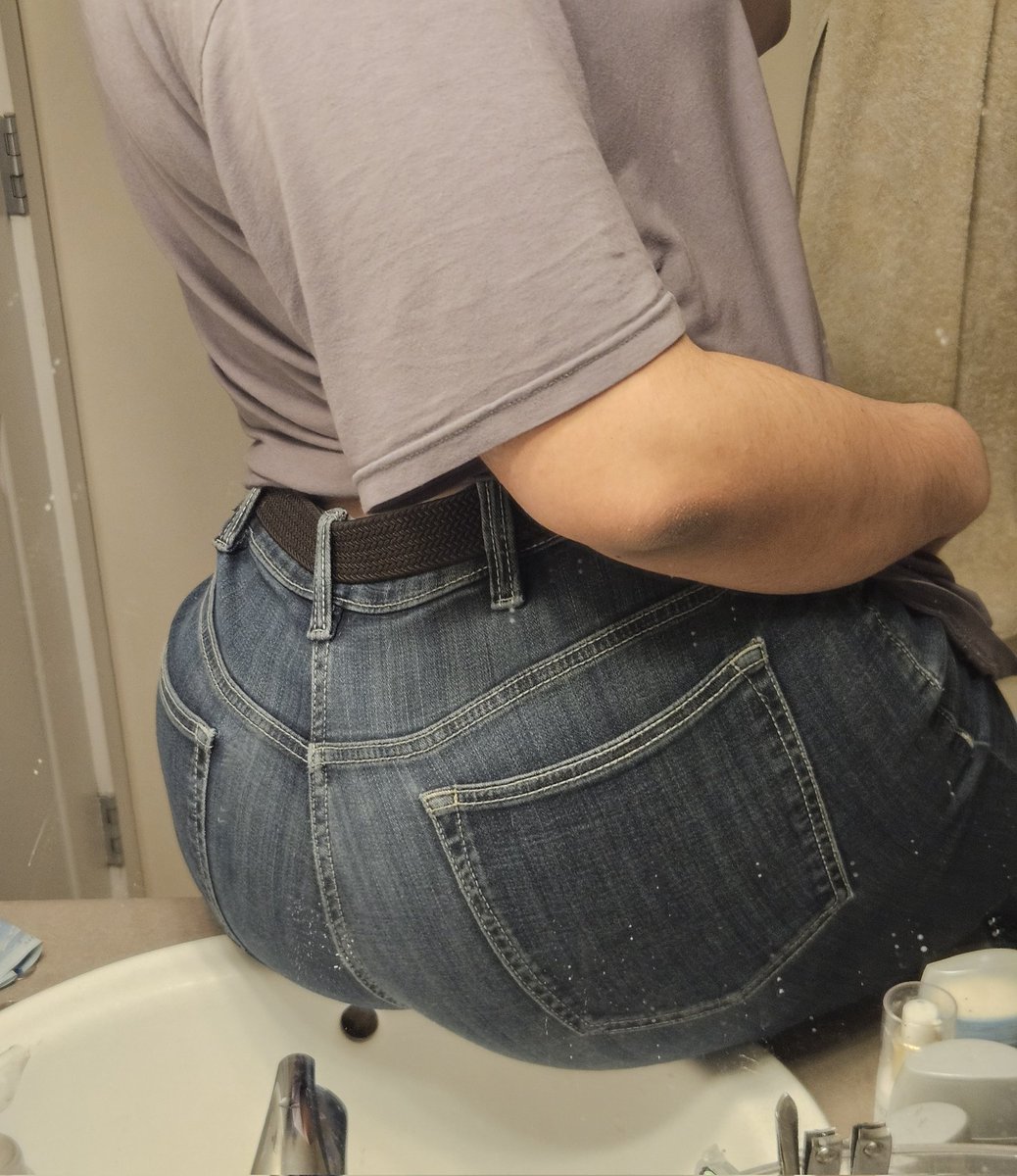 junastrxl's tweet photo. god bless hrt for making my ass huge and giant https://t.co/IQ140nNzj1