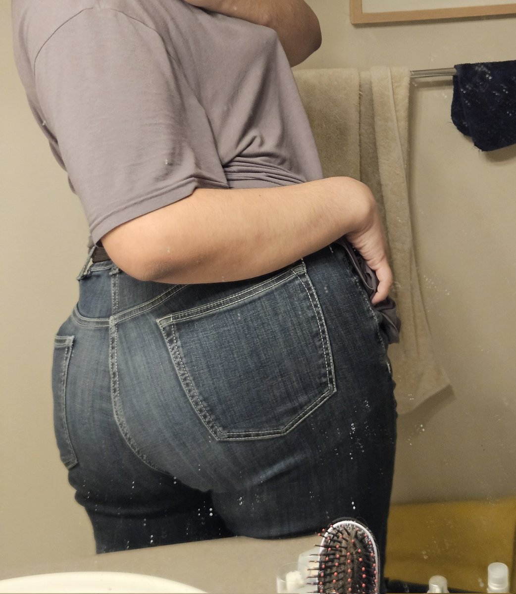 junastrxl's tweet photo. god bless hrt for making my ass huge and giant https://t.co/IQ140nNzj1
