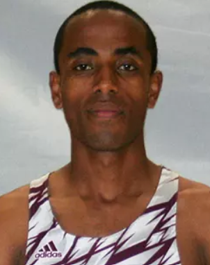 AugsburgAuggies's tweet photo. Augsburg's Mohammed Bati finishes EIGHTH in Grandma's Marathon in Duluth, just off his personal best with a 2:13.38 finish! Way to go, Mo! #d3tf #d3xc #AuggiePride https://t.co/CxR1Ssb7SH