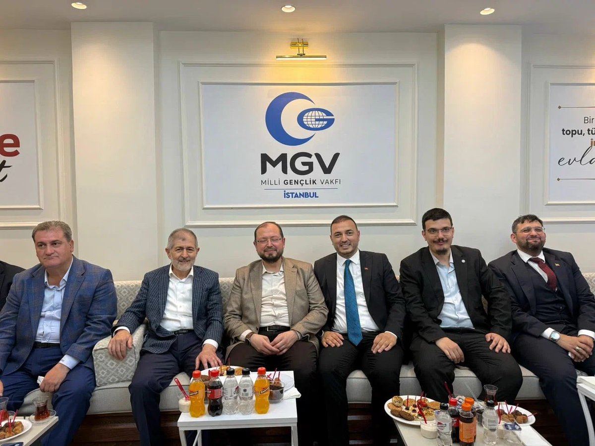 RecepTahaENGN1's tweet photo. Milli Gençlik Vakfı İstanbul Şubesi’nin düzenlediği; Gençlik ve Spor Bakan Yardımcımız Dr. Enes Eminoğlu, MGV Genel Başkanı Salih Turhan, İKEV Başkanı Dr. Abdullah Sevim, YENİAD Başkanı Selman Esmerel, AGD İstanbul Kurucu İl Başkanı Fuat Günday ve AGD İstanbul İl Başkanı Mehmet Yaroğlu’nun da teşrifleriyle gerçekleştirilen Açılış Programı’na katılım sağladım.

Nazik davetleri ve misafirperverlikleri için MGV İstanbul İl Başkanı Av. Dr. Mustafa Halit Korkusuz’a ve kıymetli yönetimine teşekkür eder; İstanbul Şubesi’nin yeni dönem çalışmalarının ülkemiz gençliği adına hayırlı hizmetlere vesile olmasını temenni ederim.