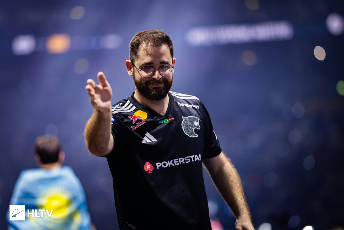 renanoguma's tweet photo. O ÚNICO JOGADOR NA HISTÓRIA DO COUNTER STRIKE A CHEGAR EM FINAL DE MAJOR POR 3 TIMES DIFERENTES!

GABRIEL "FalleN" TOLEDO https://t.co/kCd0Hd1L2k