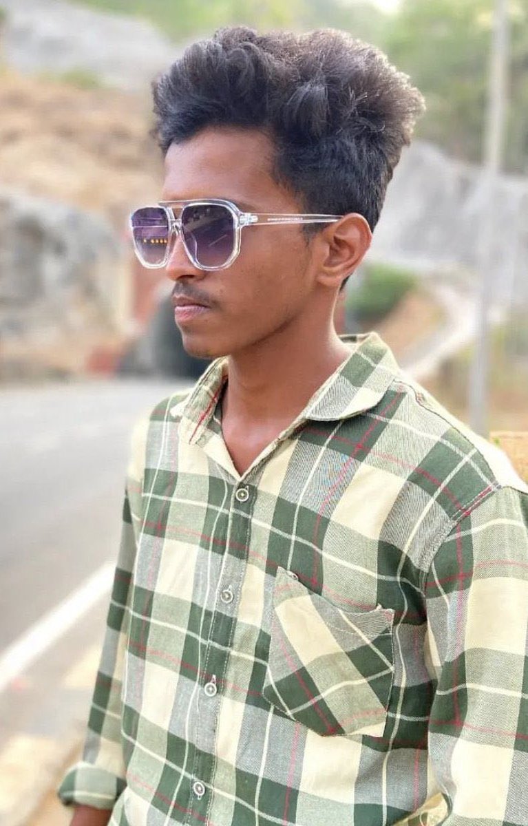 gokulsdev's tweet photo. @a__tweets2 @veguli_ Machaa intha naai koodava sanda podureenga 😂 https://t.co/YOyKN7iIhg