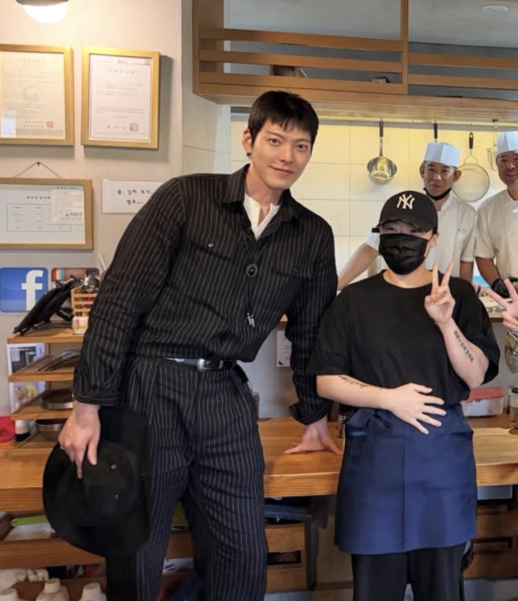 AnastasiaPacker's tweet photo. Kim Woobin you should always dress like a cowboy, you look good 🤠 https://t.co/2GlFP12psJ