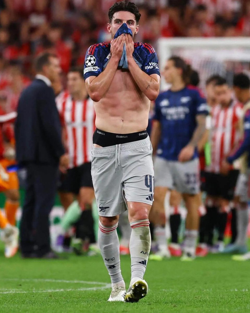 daniel_sep5's tweet photo. sinto que falamos muito pouco sobre o jogador inglês, narigudo e gostoso Declan Rice https://t.co/grJREN66BS