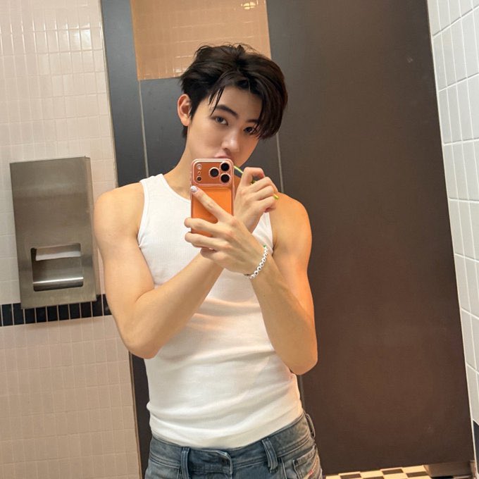 eomseonghyeom's tweet photo. Brush your teeth https://t.co/eRkQnTGhg0