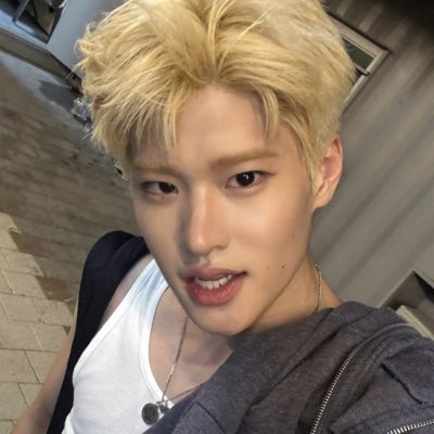 ddoricik's tweet photo. beni unutcaksaniz geri doncem .#NewProfilePic https://t.co/R8ug4fE2XT