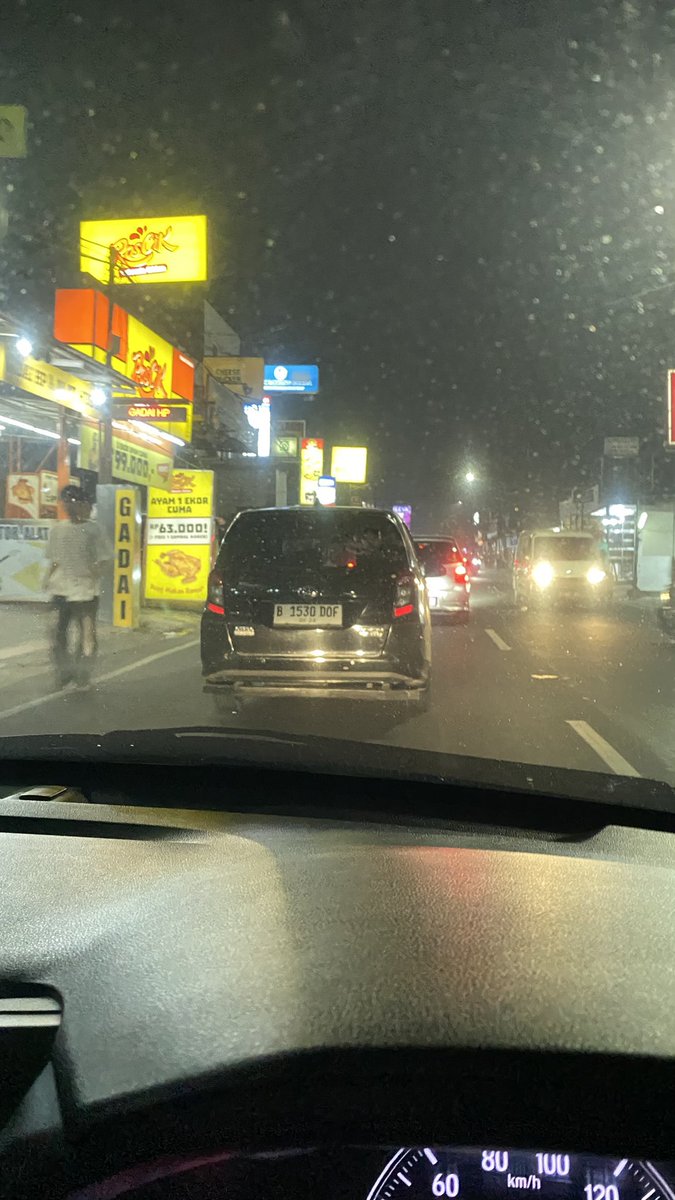 MARBLINGSUH's tweet photo. not gonna scratch out the license plate, soalnya kendaraan yg lampu belakangnya mati itu menurutku a type of irresponsible driver, bisa ngerugiin pengendara lain jg. https://t.co/RK3ln3tBsU